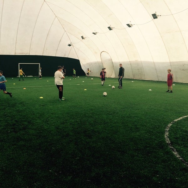 Уфо спорт. Ральф Арена футбольный манеж. Адреналин Саратов футбольное поле. Красногвардеец Арена футбольное поле. Грона Лунд стадион.