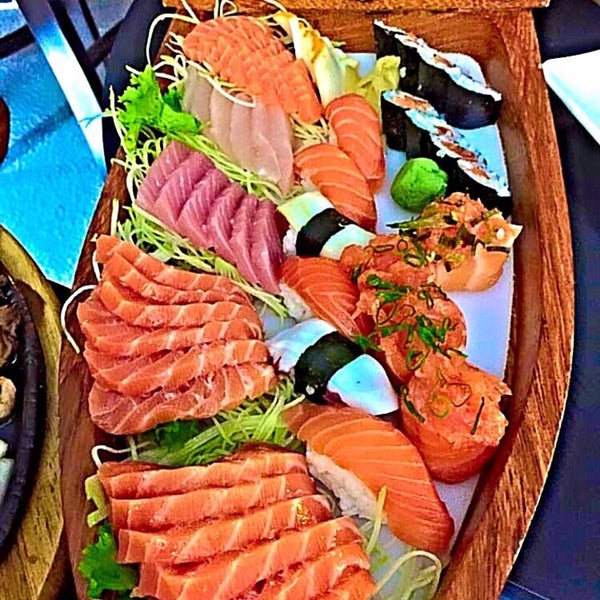 รูปภาพถ่ายที่ Hadouken Sushi Bar โดย Evaldo S. เมื่อ 3/28/2015