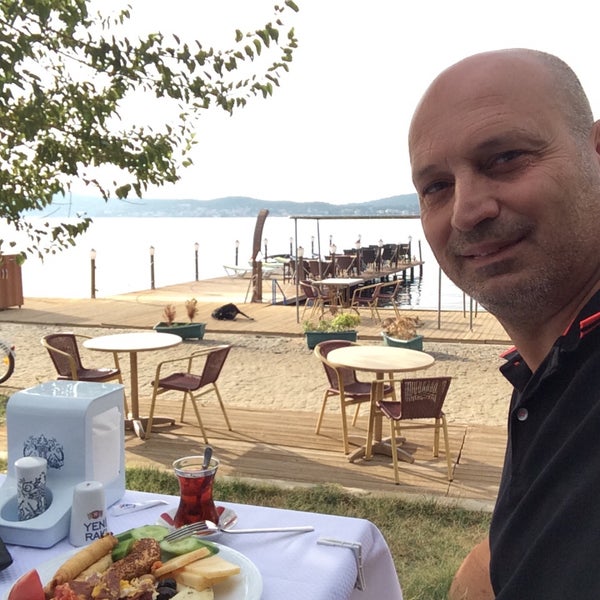 Photo taken at Hotel Deniz Cunda by Gümüş 🙈🙉🙊🔑⚖🔑👍🏻 C. on 9/18/2016