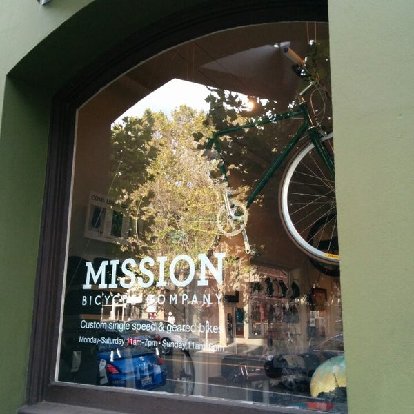 รูปภาพถ่ายที่ Mission Bicycle Company โดย Brian L. เมื่อ 7/1/2014