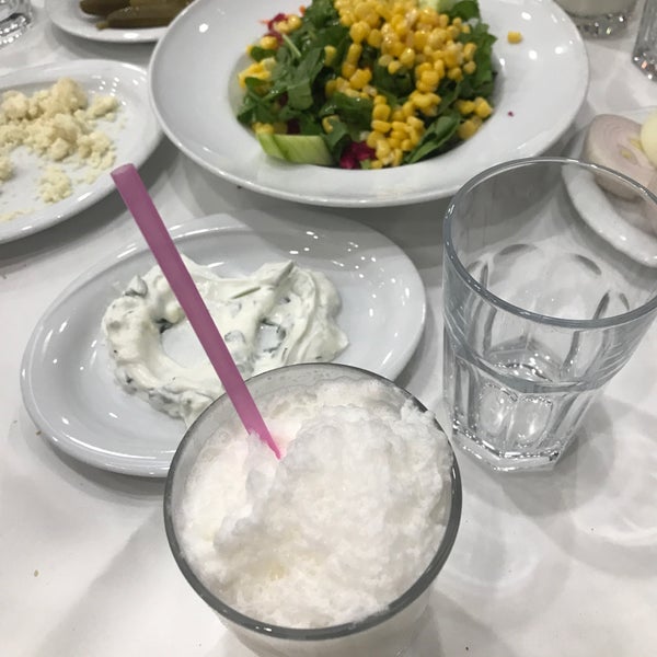 Foto tirada no(a) Cumhuriyet Halimbey Restoran por Pulim em 4/16/2018