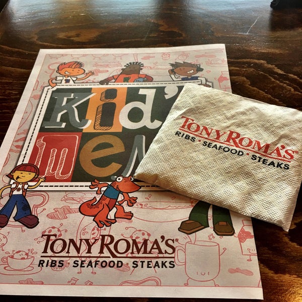 Photo taken at Tony Roma&#39;s by IC on 5/19/2017