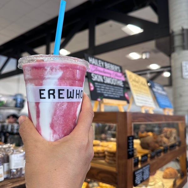 Photo taken at Erewhon Natural Foods Market by Christie on 5/23/2024