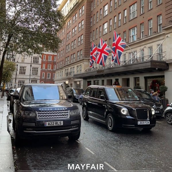 รูปภาพถ่ายที่ The May Fair Hotel โดย Mohammed เมื่อ 12/31/2022