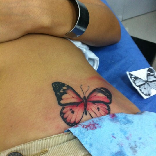 Foto diambil di Body Art Tattoo oleh Abelardo A. pada 8/14/2012