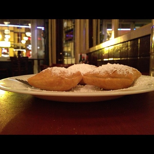 Foto tomada en Bardia&#39;s New Orleans Cafe  por Christopher C. el 11/3/2012
