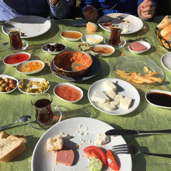 Foto tomada en Paşa Restaurant&amp;Kır Düğünü  por Hdhj Y. el 11/15/2015
