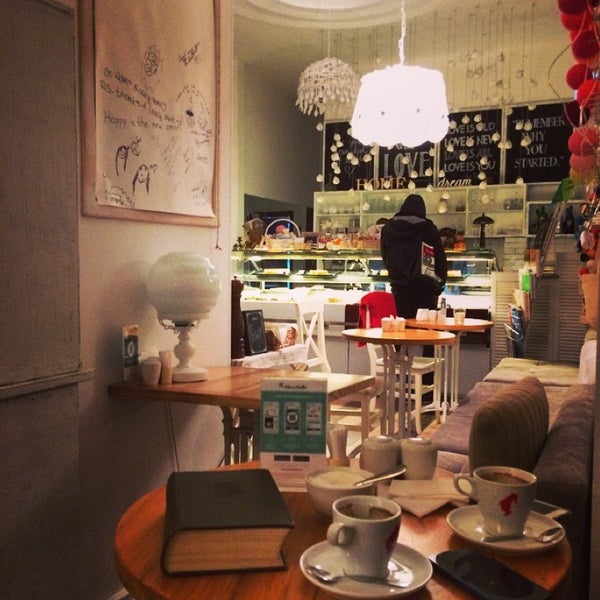 10/7/2014 tarihinde Valeria G.ziyaretçi tarafından Самое доброе кафе'de çekilen fotoğraf