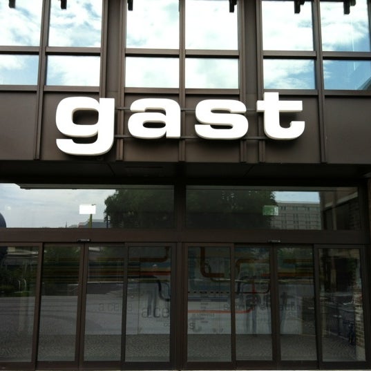 รูปภาพถ่ายที่ gast essen &amp; trinken โดย Thomas H. เมื่อ 6/3/2012
