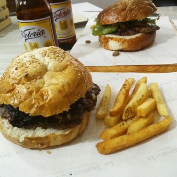 Foto tomada en La Hamburgueseria, hamburguesas artesanales  por Rodrigo C. el 8/25/2014