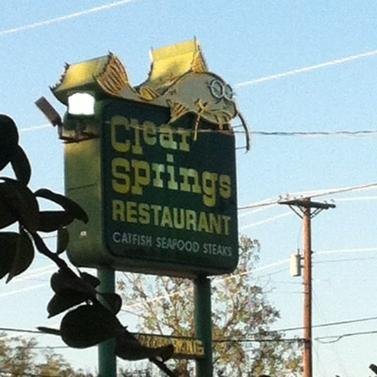 Foto diambil di Clear Springs Restaurant oleh Chri$ C. pada 9/21/2012