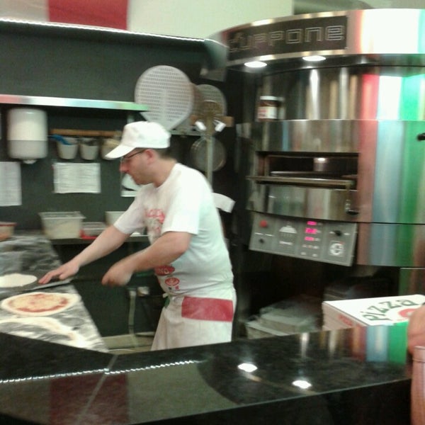 6/9/2014 tarihinde Maïté S.ziyaretçi tarafından Pizzeria Amarena'de çekilen fotoğraf