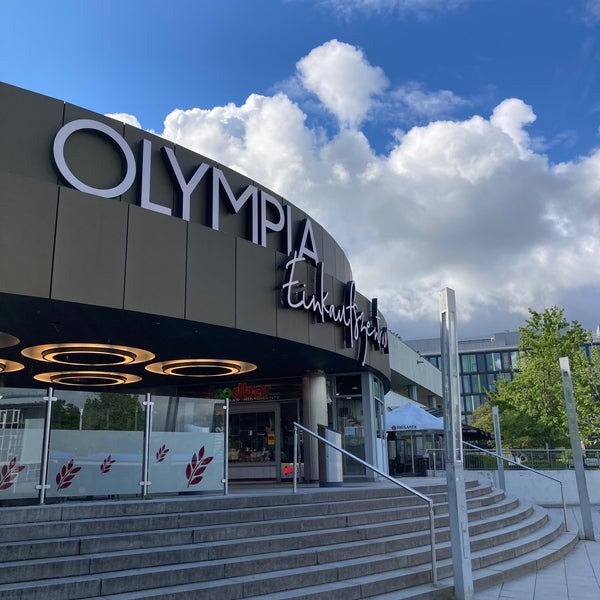 Foto tirada no(a) Olympia-Einkaufszentrum (OEZ) por Gábor Sándor M. em 5/20/2021