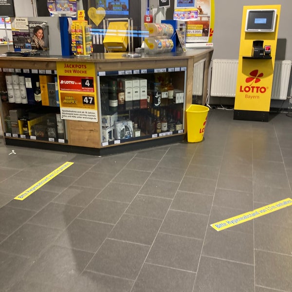 deutche post mit fahrräder in moosach