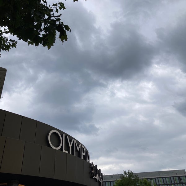 Foto tirada no(a) Olympia-Einkaufszentrum (OEZ) por Gábor Sándor M. em 7/7/2022