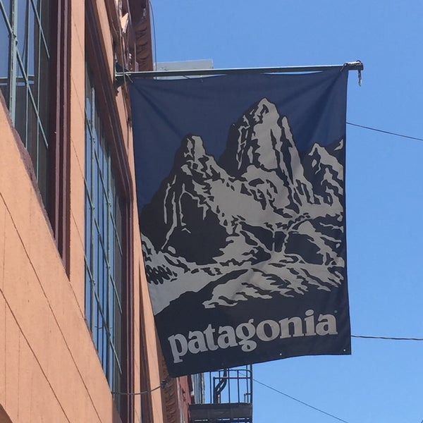 รูปภาพถ่ายที่ Patagonia โดย Eric L. เมื่อ 7/16/2015