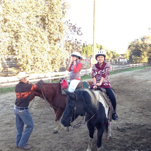 Foto tirada no(a) Los Angeles Equestrian Center por Eric L. em 12/13/2014