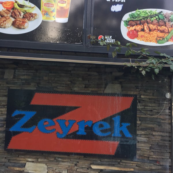 Das Foto wurde bei Zeyrek Cafe &amp; Restaurant von Gizemli am 10/14/2019 aufgenommen