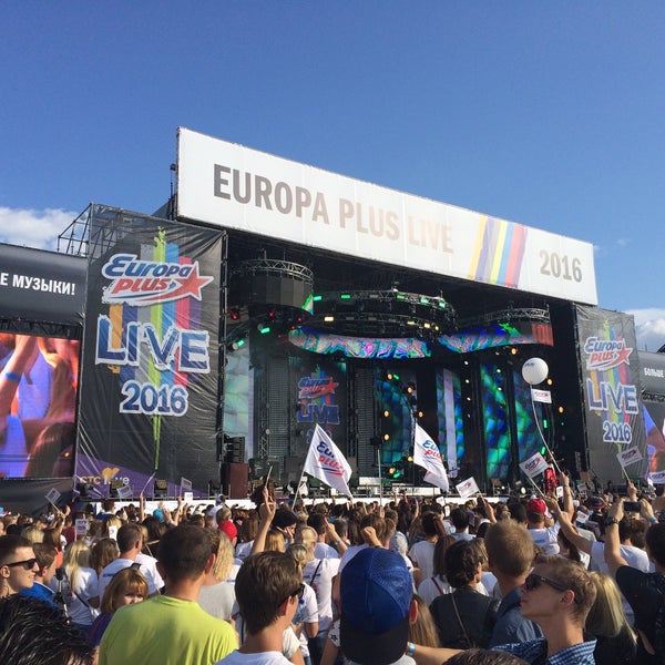 รูปภาพถ่ายที่ Europa Plus LIVE โดย Mikhail G. เมื่อ 7/23/2016