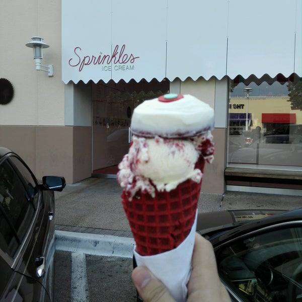 Foto scattata a Sprinkles Dallas Ice Cream da Musaab il 8/30/2016