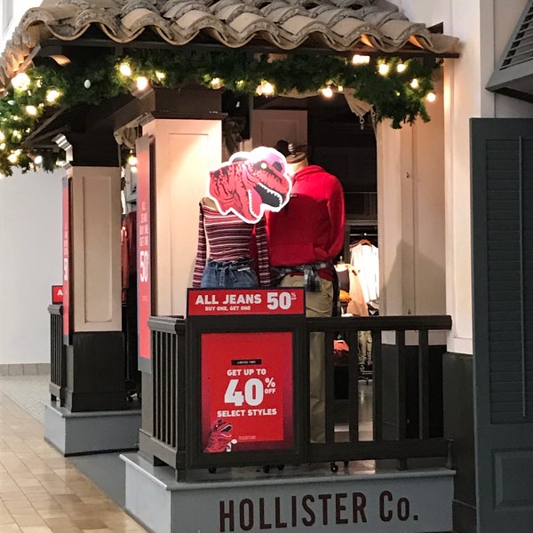 Hollister Co. - Clothing Store in Escondido
