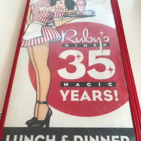 Снимок сделан в Ruby&#39;s Diner пользователем Mary Ellen R. 6/18/2017