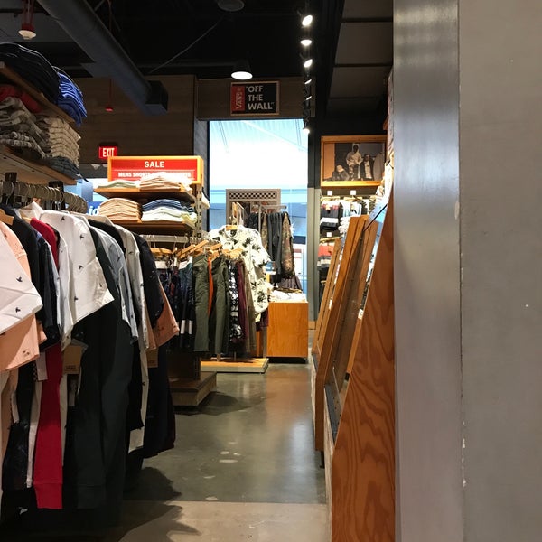 vans store promenade mall