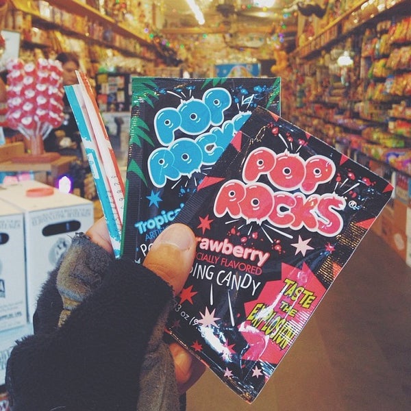 6/1/2014にPatrick M.がBlooms Candy &amp; Soda Pop Shopで撮った写真