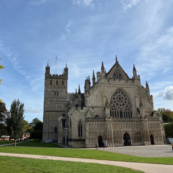รูปภาพถ่ายที่ Exeter Cathedral โดย Helene เมื่อ 10/15/2023