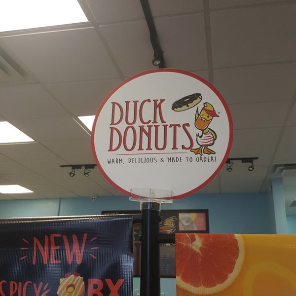 6/11/2018 tarihinde Kamiliaziyaretçi tarafından Duck Donuts'de çekilen fotoğraf