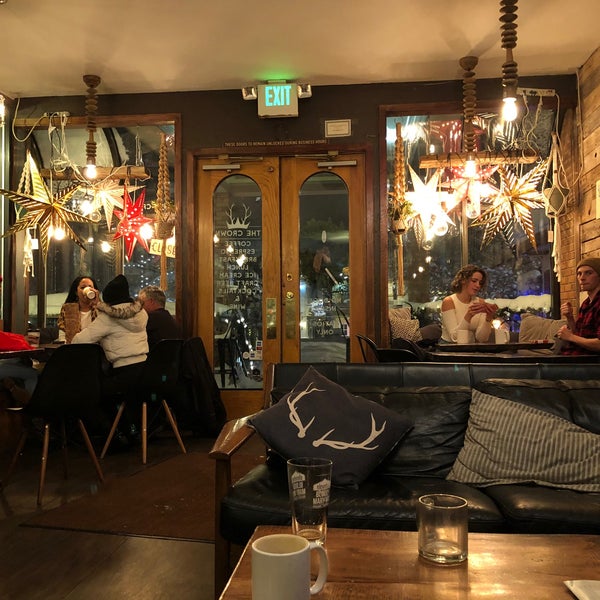 Foto tirada no(a) Crown Cafe por Matt N. em 12/15/2019