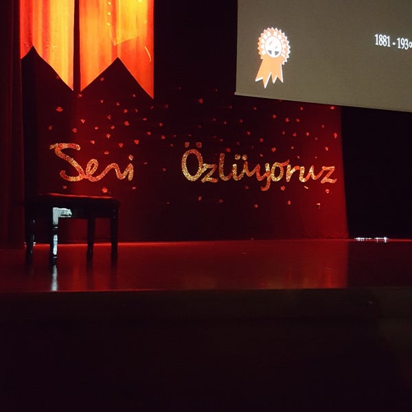 Das Foto wurde bei Zafer Koleji von 🐾 Suzan Ç. am 11/10/2017 aufgenommen