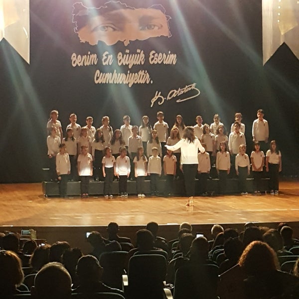Foto diambil di Zafer Koleji oleh 🐾 Suzan Ç. pada 10/29/2018