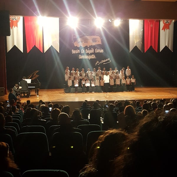 10/29/2018에 🐾 Suzan Ç.님이 Zafer Koleji에서 찍은 사진