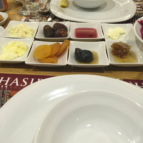 Das Foto wurde bei Hasırlı Osmanlı Mutfağı von Esen T. am 6/24/2016 aufgenommen
