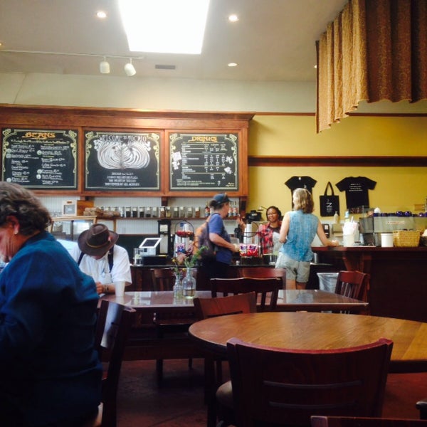 4/13/2015 tarihinde Huiyiziyaretçi tarafından Zocalo Coffeehouse'de çekilen fotoğraf