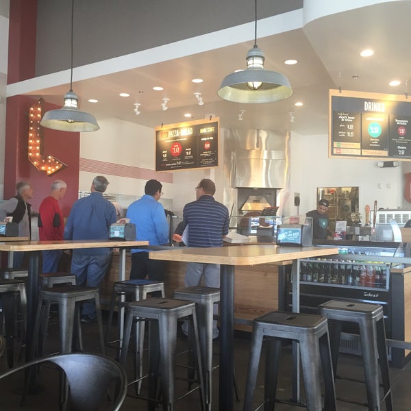 Photo taken at Mod Pizza by Kim H. on 11/12/2015