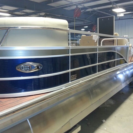 Manitou Pontoon Boats 7800 Northport Dr
