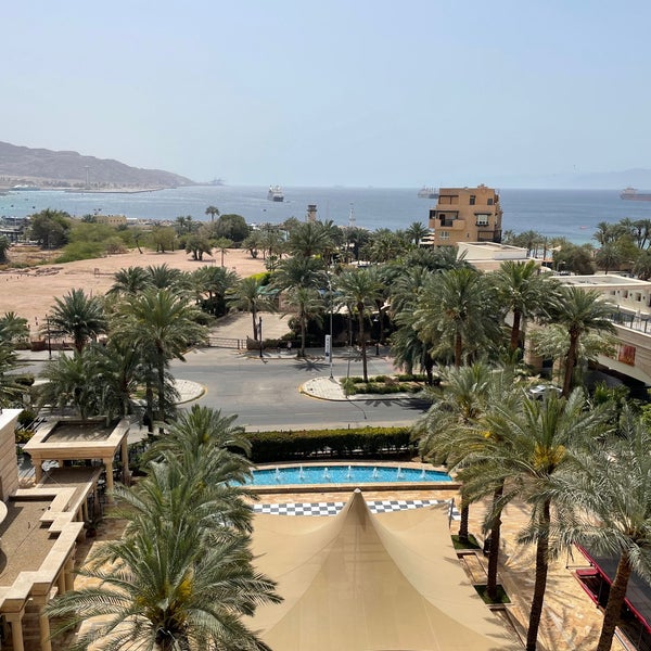รูปภาพถ่ายที่ Mövenpick Resort &amp; Residences Aqaba โดย Petya K. เมื่อ 3/20/2022