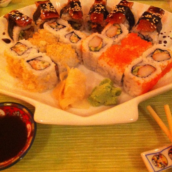 รูปภาพถ่ายที่ Mai-Ling Chinese &amp; Sushi โดย Tuba A. เมื่อ 2/4/2013