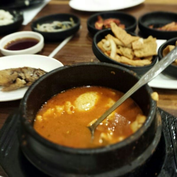 รูปภาพถ่ายที่ Jang Guem Tofu and BBQ House โดย Luis F. เมื่อ 6/3/2014