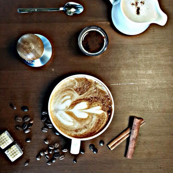 Photo taken at Hi Coffee by Şehmus Ş. on 3/30/2015