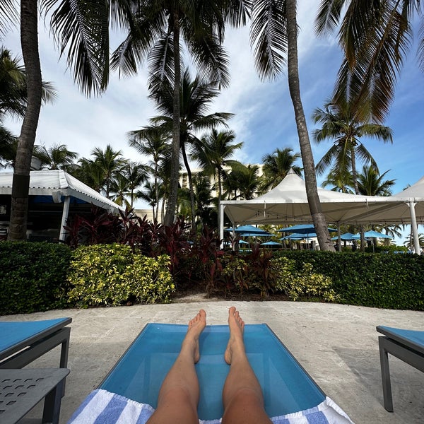 Foto scattata a Courtyard by Marriott Isla Verde Beach Resort da Anna N. il 7/23/2023