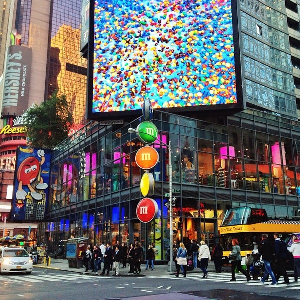 M&M's World Theater District 376 tips from 60727 visitors