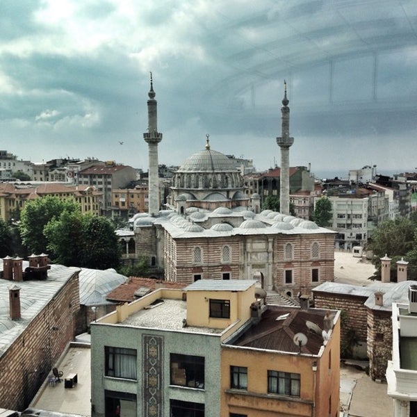 Foto diambil di Zagreb Hotel Istanbul oleh Anna N. pada 6/8/2014