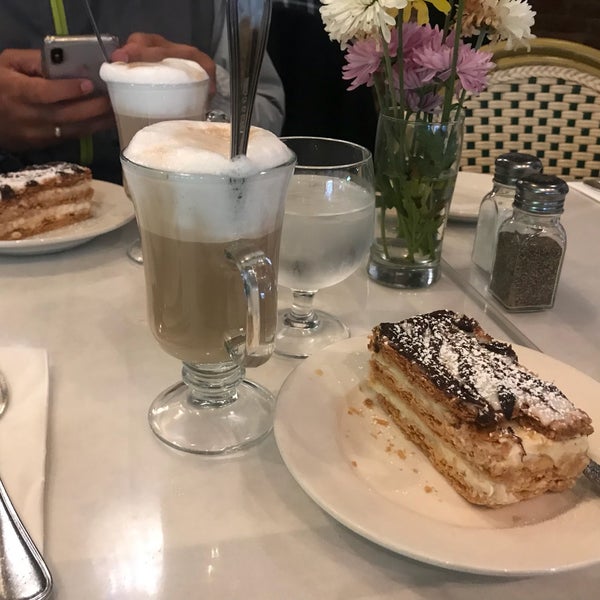 Das Foto wurde bei Caffé Napoli von Diana B. am 5/19/2018 aufgenommen