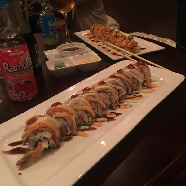 Foto tirada no(a) Edoko Sushi &amp; Robata por Diana B. em 8/14/2016