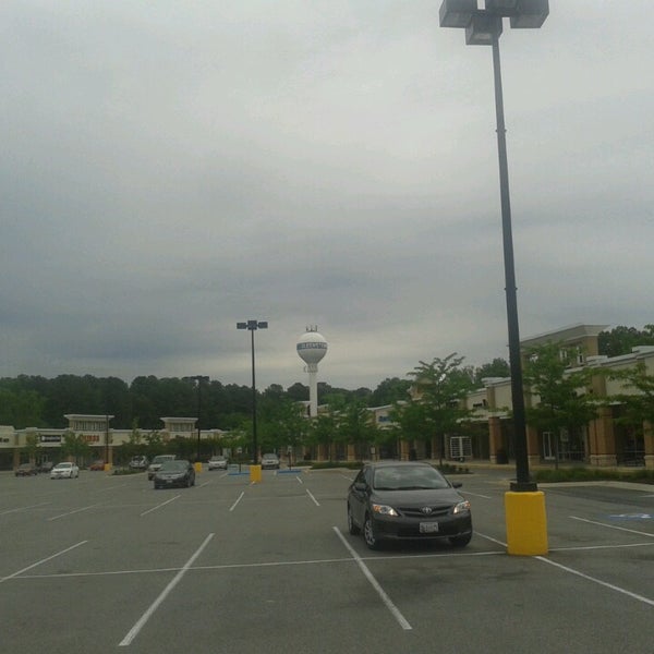 Photos at Queenstown Premium Outlets Queenstown, MD