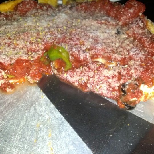 10/22/2012 tarihinde Danaziyaretçi tarafından Kylie&#39;s Chicago Pizza'de çekilen fotoğraf