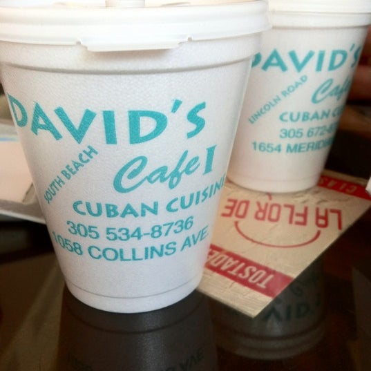 Foto tirada no(a) David&#39;s Cafe por Jess em 9/29/2012
